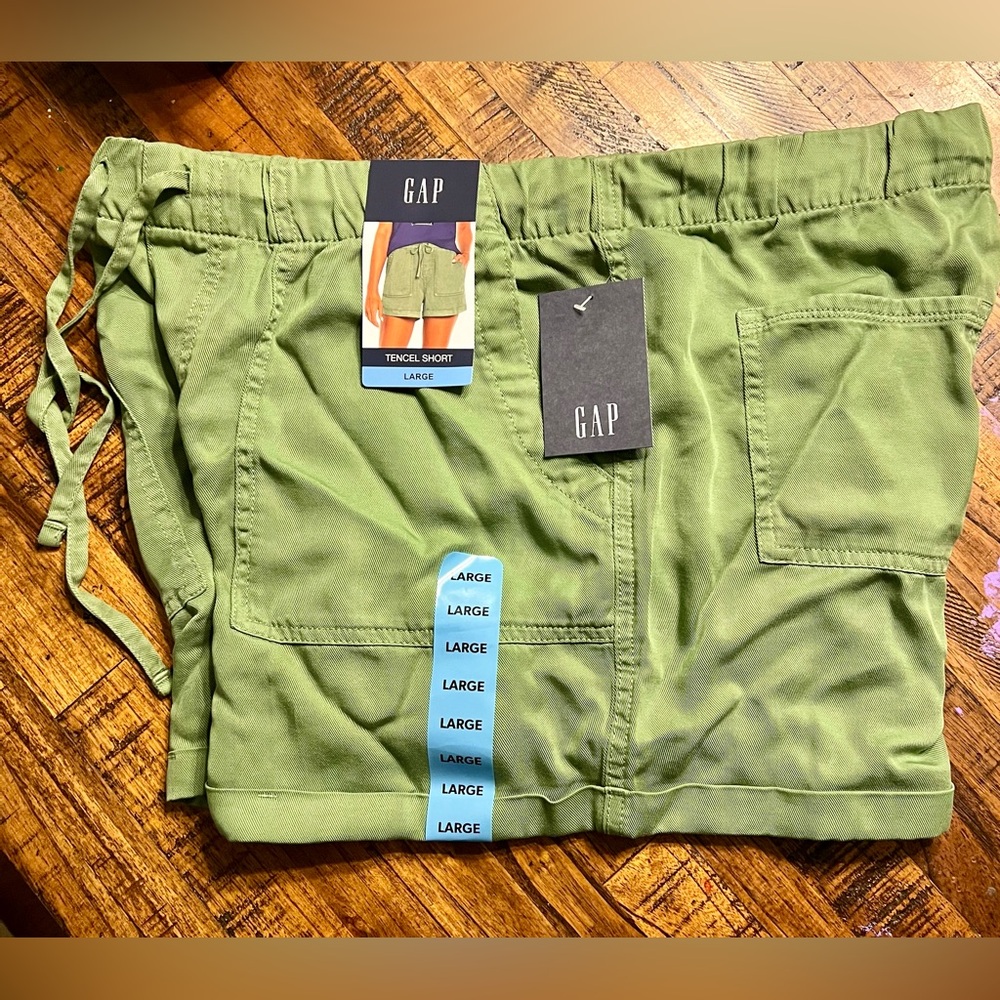 Brand new GAP size large shorts